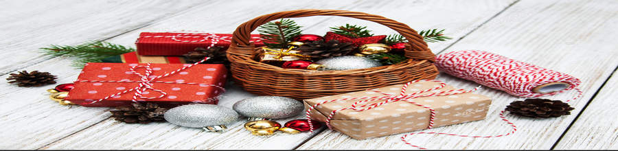 depositphotos 173762462-stock-photo-christmas-baubles-in-basket